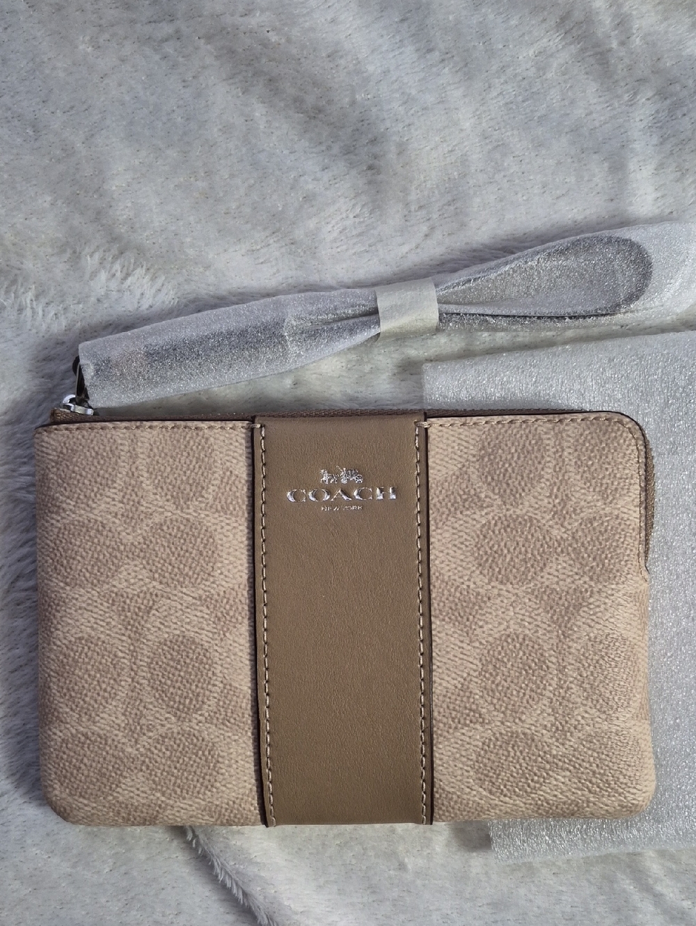 Coach Signature Wristlet NWT - Picture 2 of 9